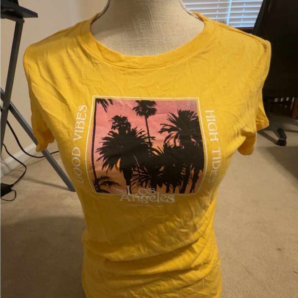 Aeropostale - Classic Crew Yellow Tee